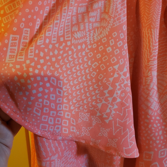 Pink w. White detailing blouse - Picture 2 of 3